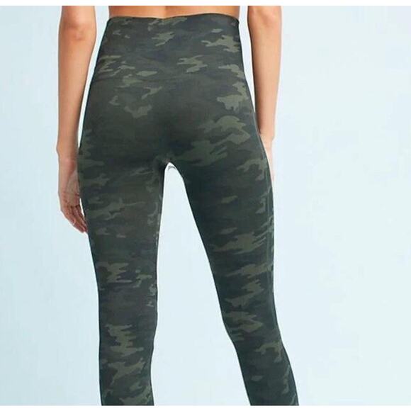 Spanx Look At Me Now Leggings Camo Green Seamless L Pilates Utility Gorpcore - Picture 1 of 5
